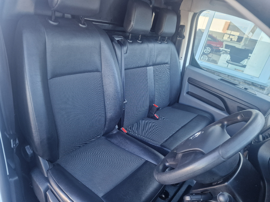 2022 Opel Vivaro - image 17