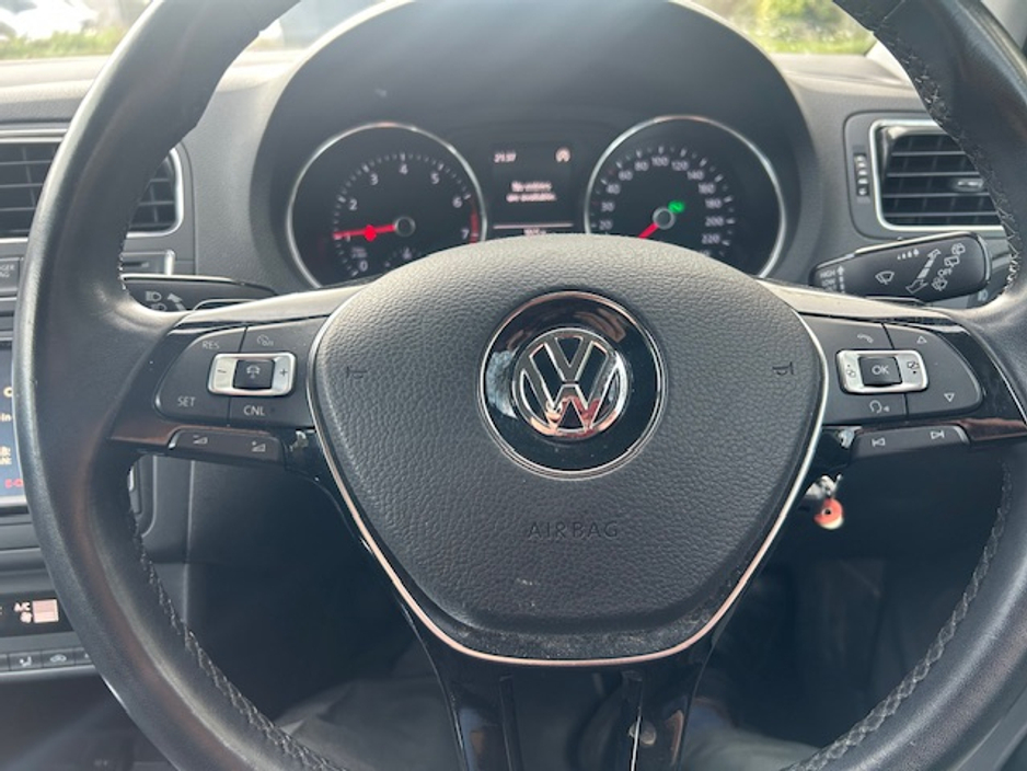 2015 Volkswagen Polo - image 15