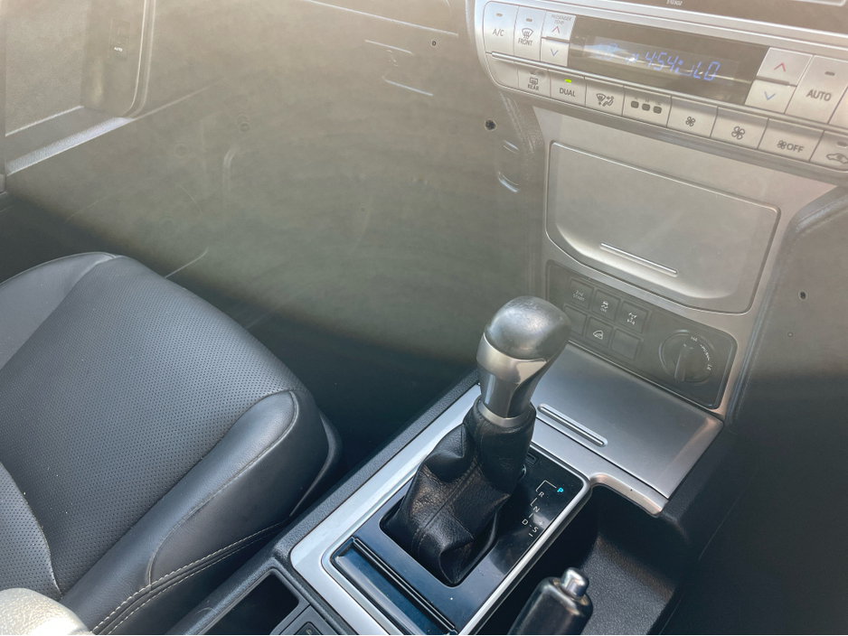 2020 Toyota Landcruiser - image 17