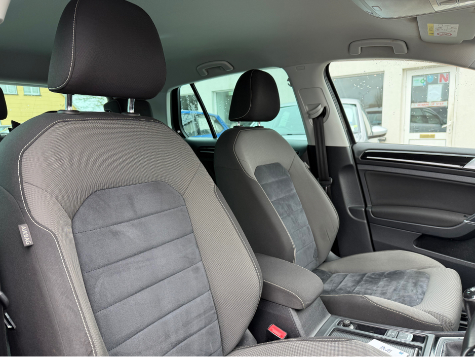 2016 Volkswagen Golf - image 17