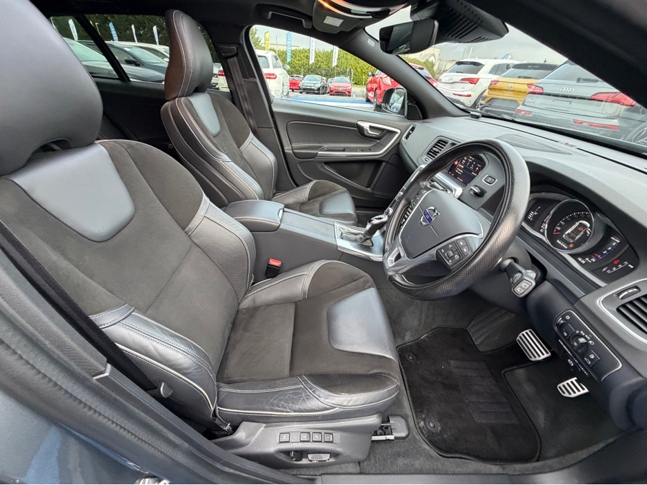 2017 Volvo V60 - image 17