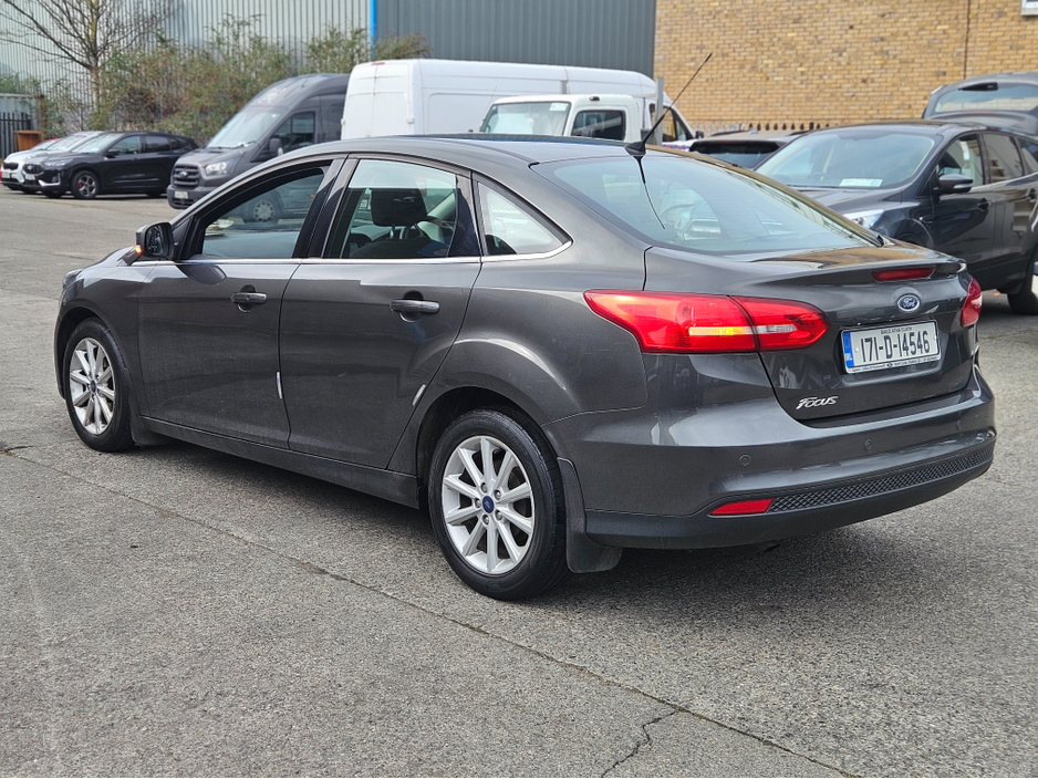 2017 Ford Focus - image 11