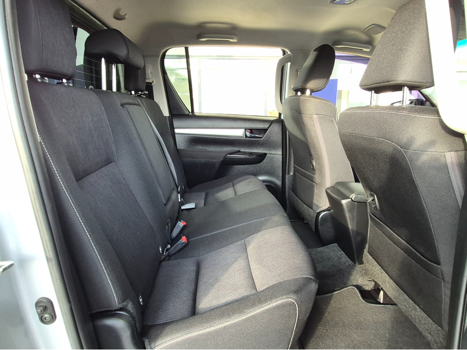 2022 Toyota Hilux - image 7