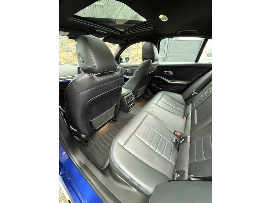 2019 BMW 3 Series - image 22