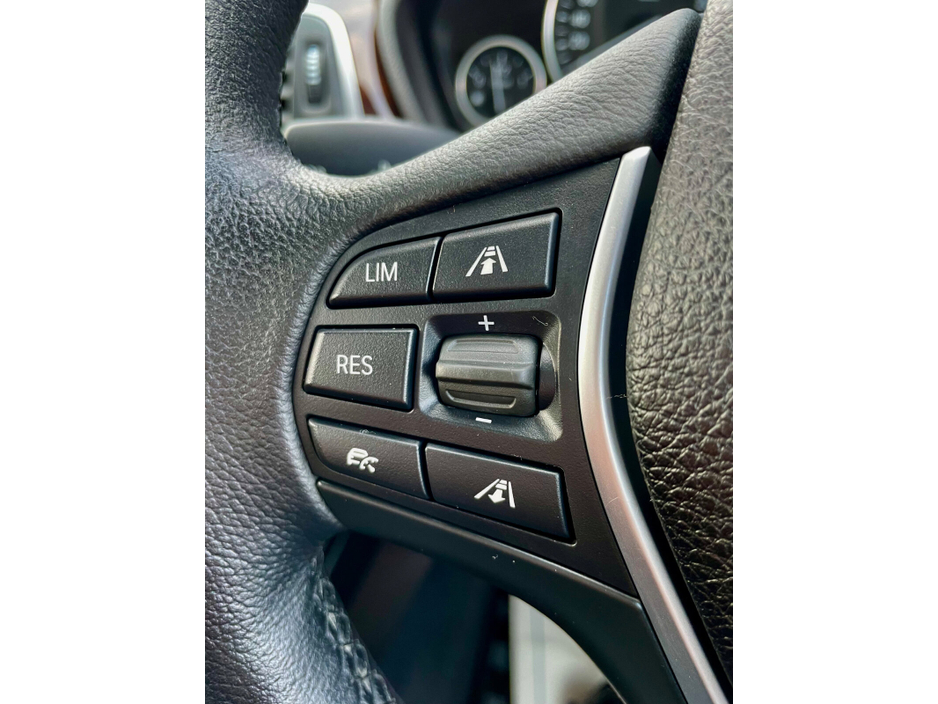 2017 BMW 3 Series - image 23