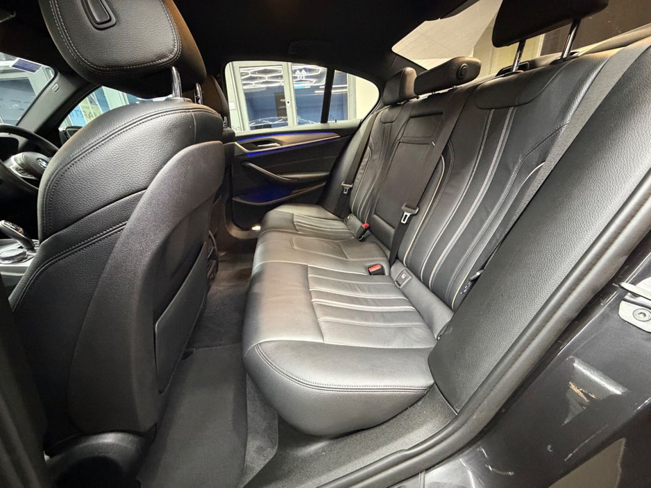 2019 BMW 5 Series - image 30