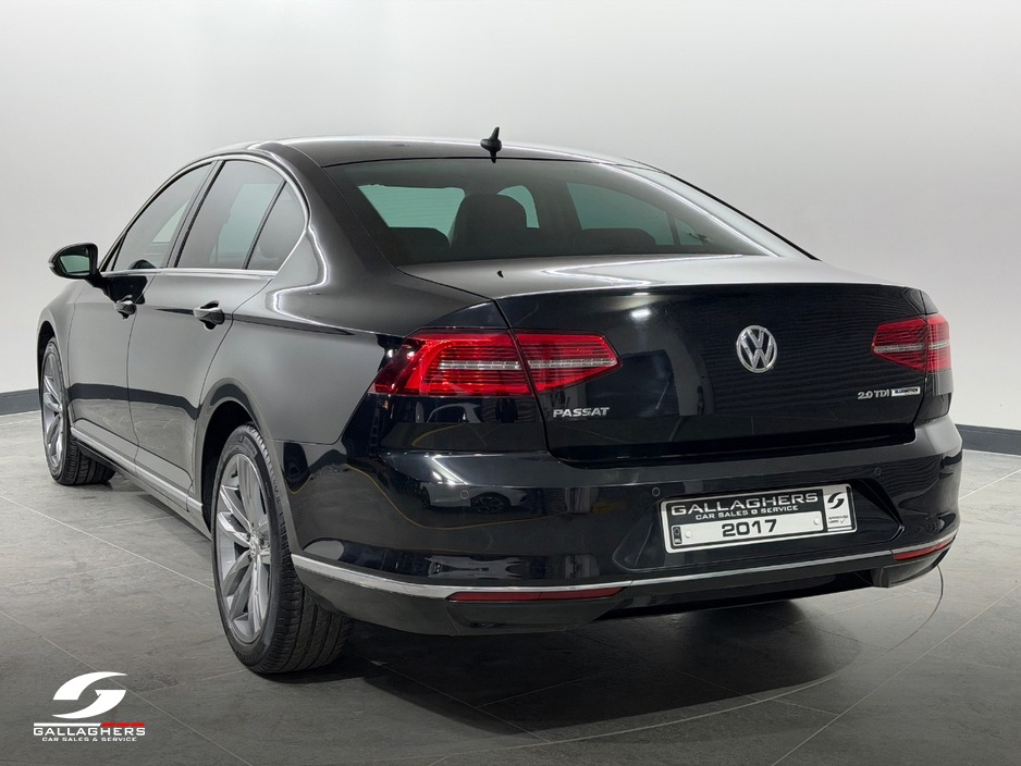 2017 Volkswagen Passat - image 6