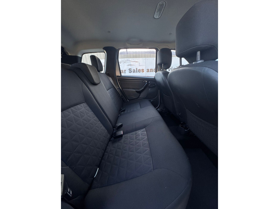 2015 Dacia Duster - image 23