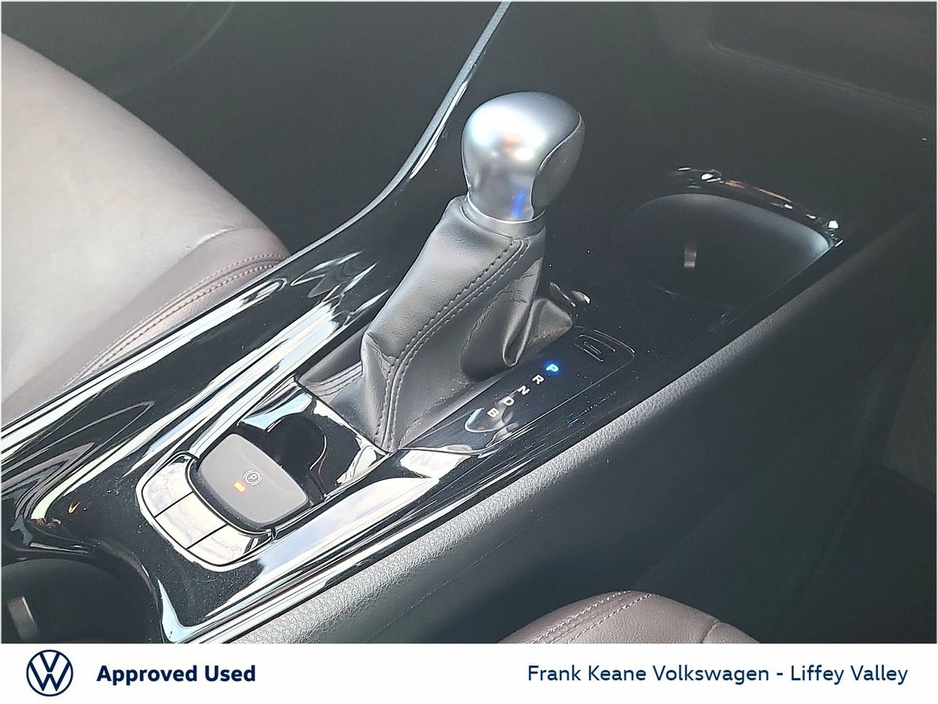 2018 Toyota C-HR SOL AUTO HYBRID 1.8 *FULL LEATHER* *DIAMOND CUT ALLOYS* *CARPLAY* *HEATED SEATS* *BLIND SPOT* *NEW NCT* *12 MONTHS FRANK KEANE WARRANTY* *FINANCE AVAILABLE* €21,995