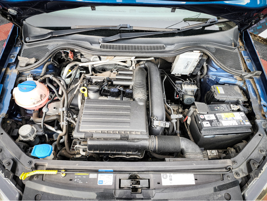 2016 Volkswagen Polo - image 38