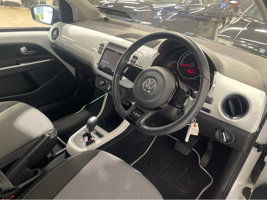 2014 Volkswagen up! - image 12