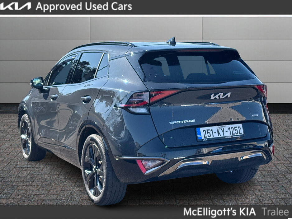 2025 Kia Sportage - image 2