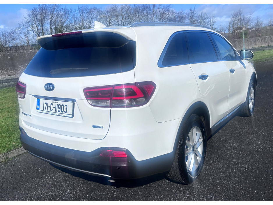 2017 Kia Sorento - image 16