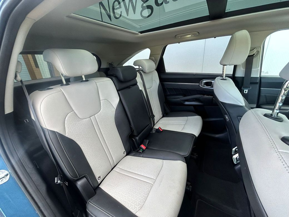 2021 Kia Sorento - image 15