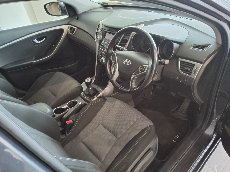 2016 Hyundai i30 - image 3