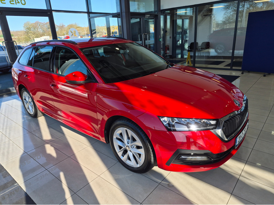 2021 Skoda Octavia - image 3