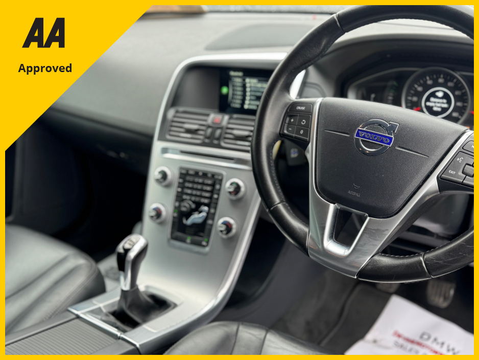 2017 Volvo XC60 - image 5