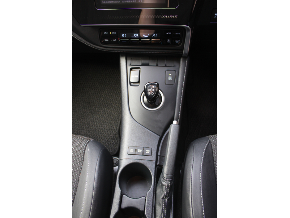 2017 Toyota Auris - image 14