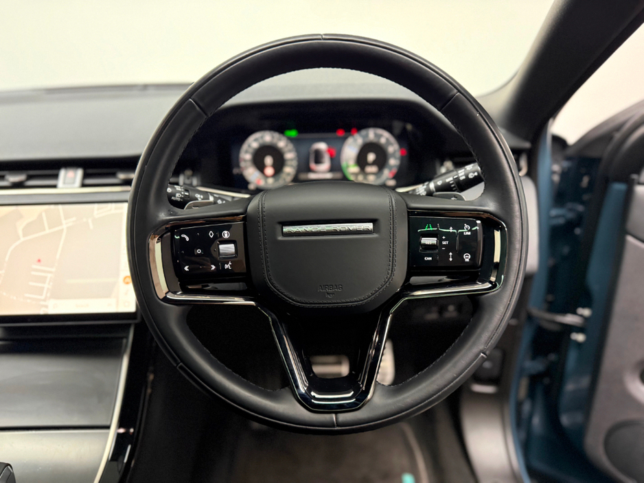 2025 Land Rover Range Rover Evoque HSE DYNAMIC P300E *PAN ROOF* €59,990