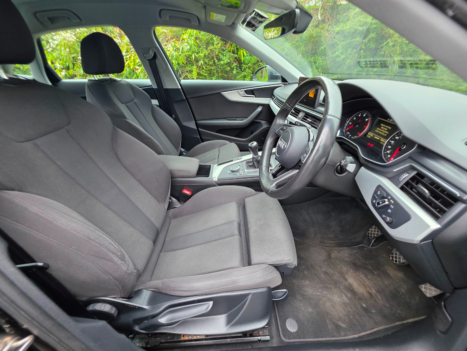 2016 Audi A4 - image 12