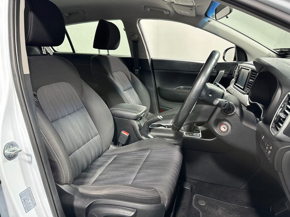 2020 Kia Sportage - image 9