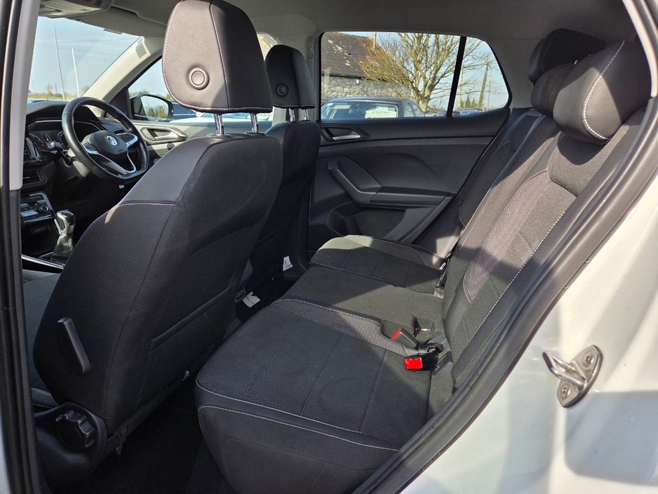 2019 Volkswagen T-Cross - image 11