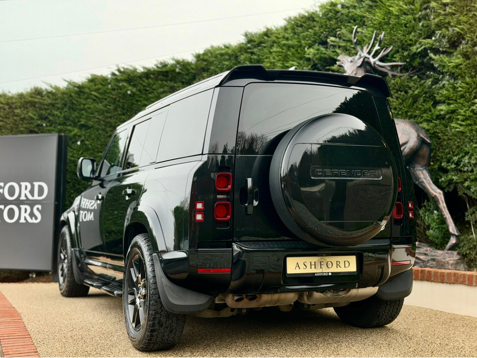 2021 Land Rover Defender - image 8