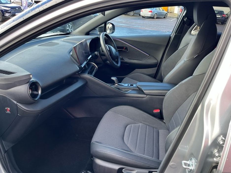 2025 Toyota C-HR - image 6