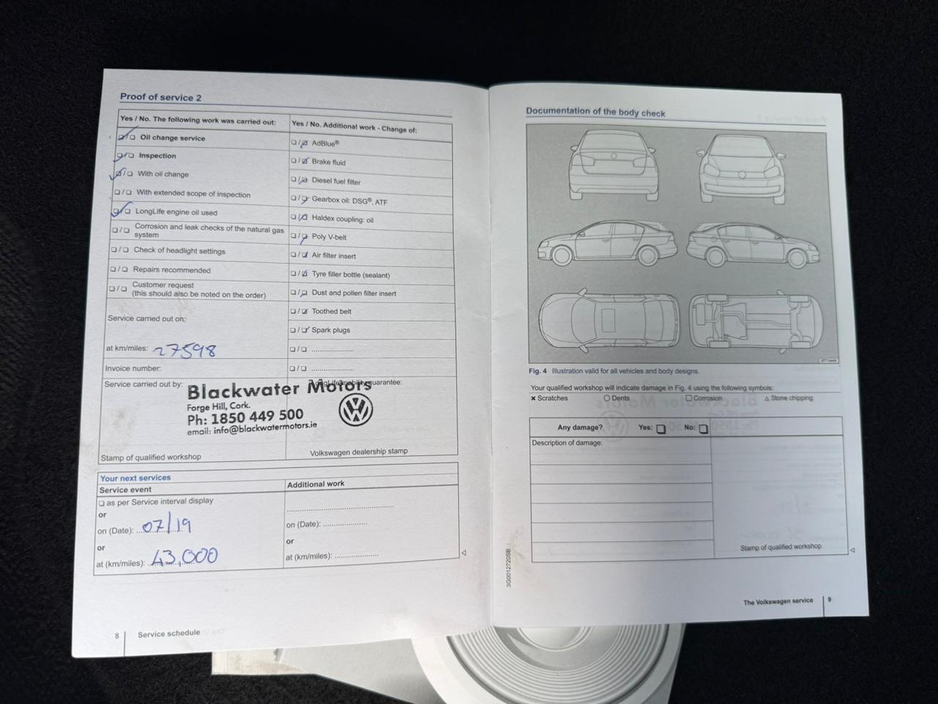 2016 Volkswagen Passat - image 25