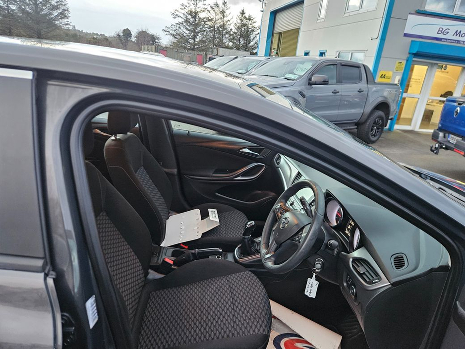 2016 Opel Astra - image 7