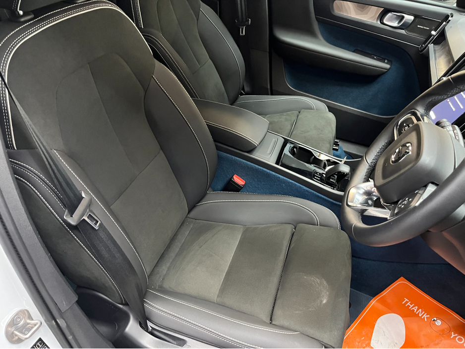 2023 Volvo XC40 - image 11