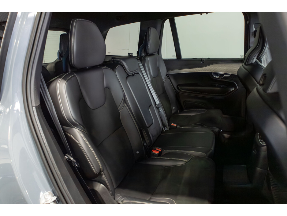 2022 Volvo XC90 PHEV T8 (390hp) R-Design AWD €59,950