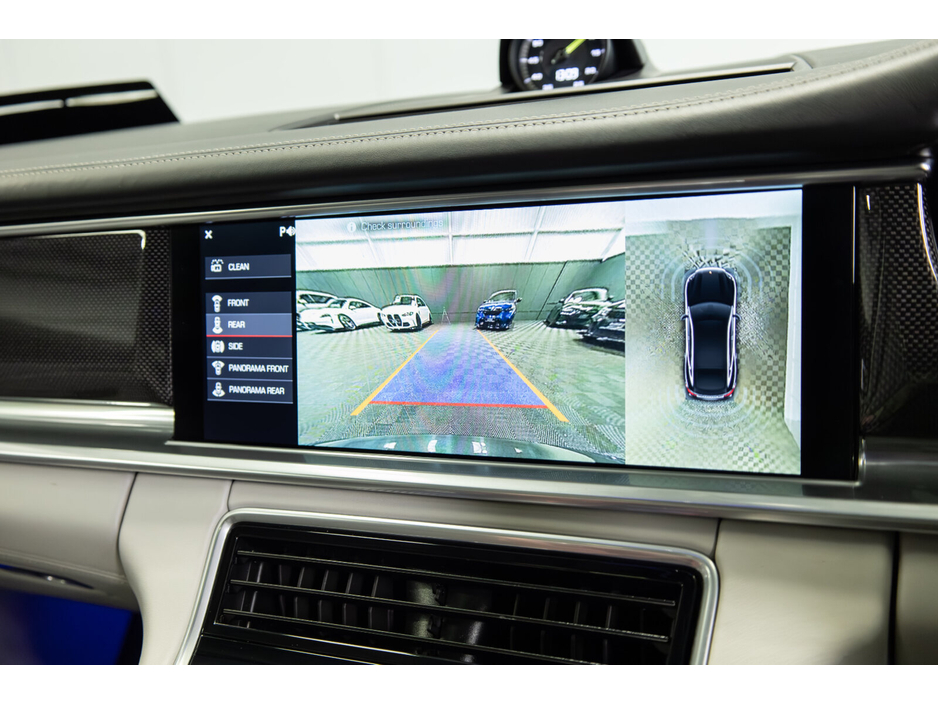 2018 Porsche Panamera - image 20