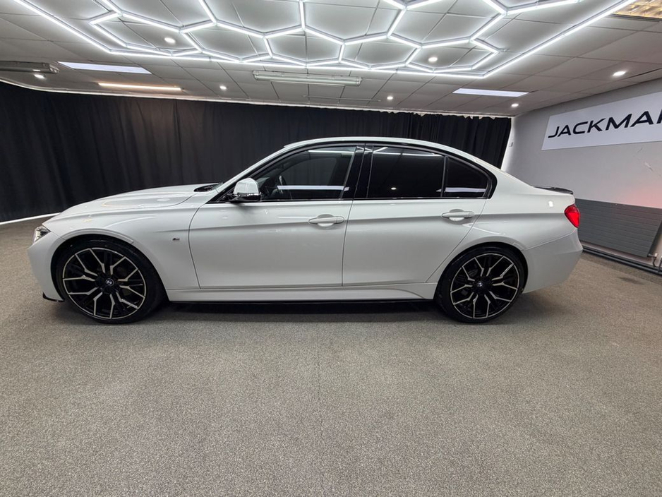 2017 BMW 3 Series - image 6