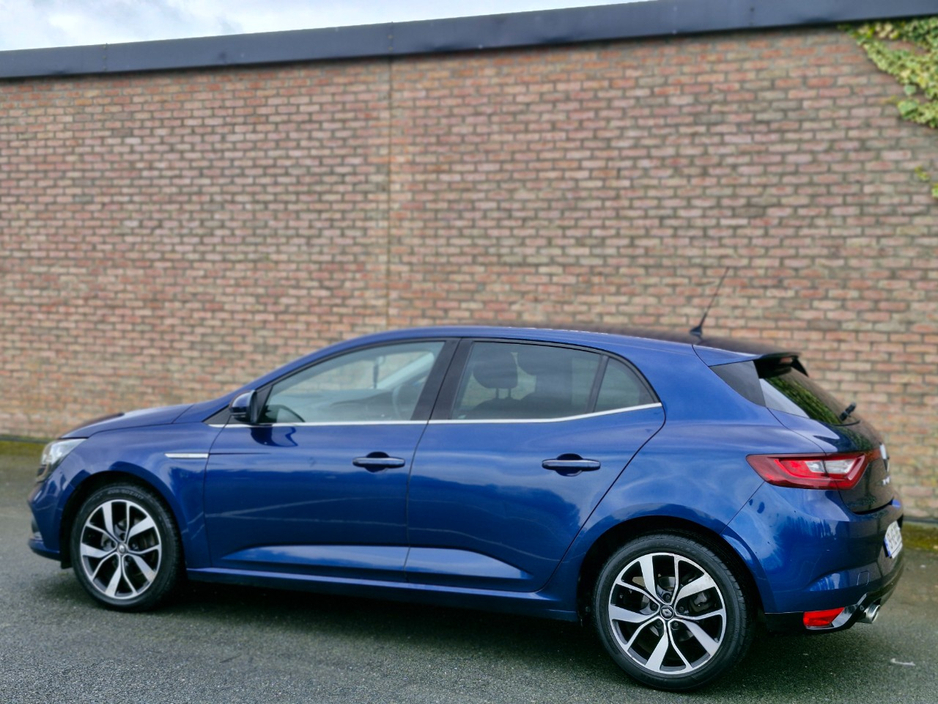 2019 Renault Megane - image 3