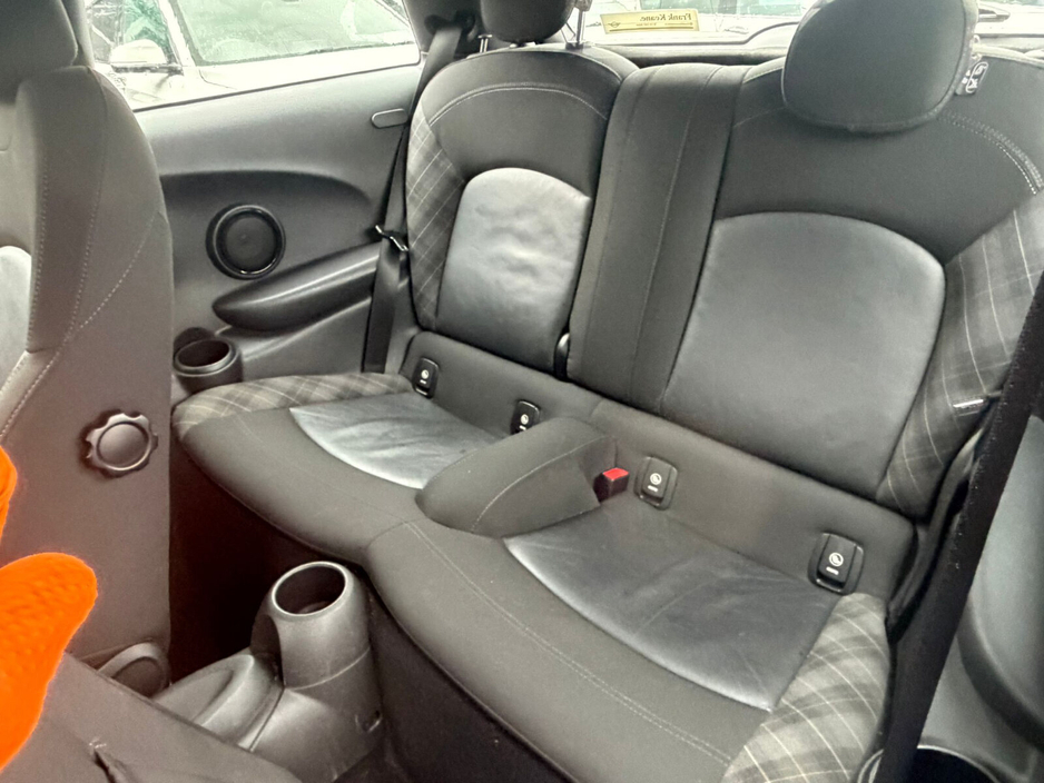 2017 MINI Hatch - image 18