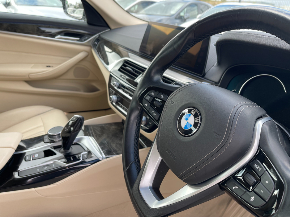 2018 BMW 5 Series - image 11