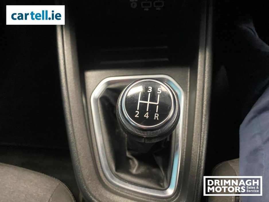 2020 Renault Clio - image 16