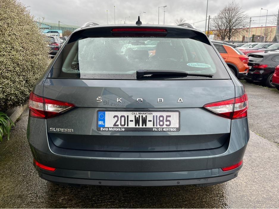 2020 Skoda Superb - image 7