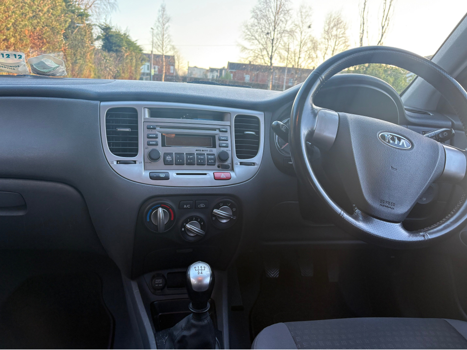 2008 Kia Rio - image 12