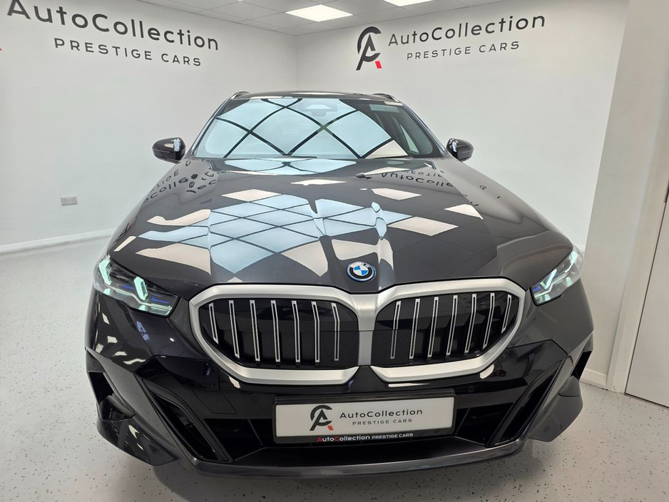 2025 BMW 5 Series - image 3