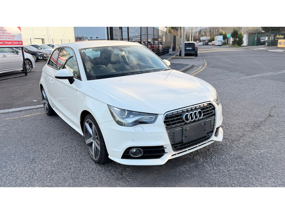 2011 Audi A1 - image 2