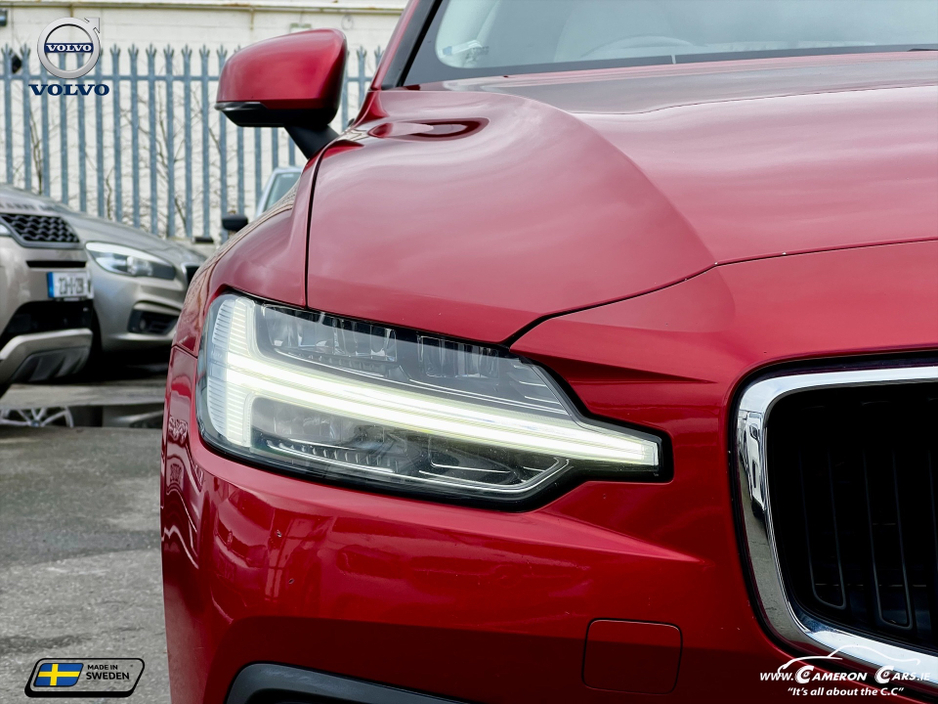 2019 Volvo V60 - image 4