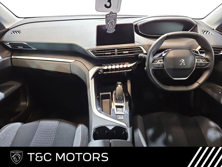 2020 Peugeot 3008 - image 2