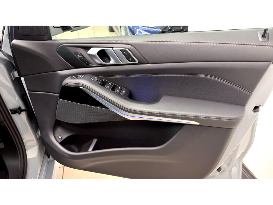 2025 BMW X5 50E MSPORT PRO €95,950