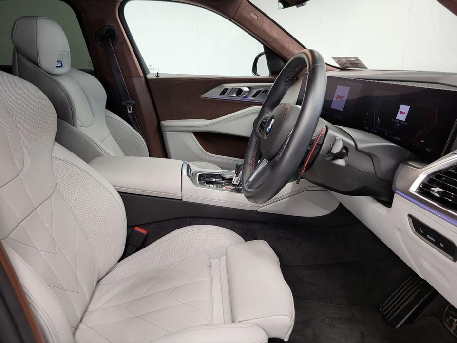 2025 BMW XM - image 12