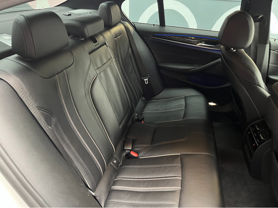 2018 BMW 5 Series - image 13