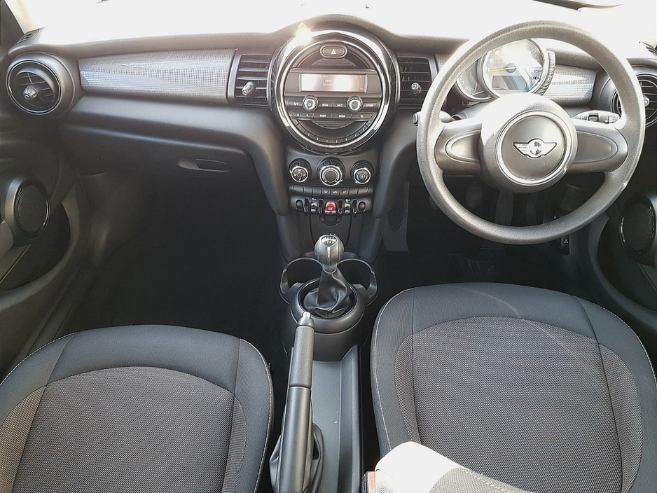 2017 MINI Hatch D €12,995