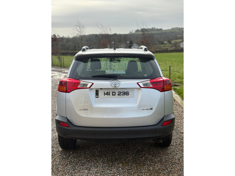 2014 Toyota Rav4 - image 6