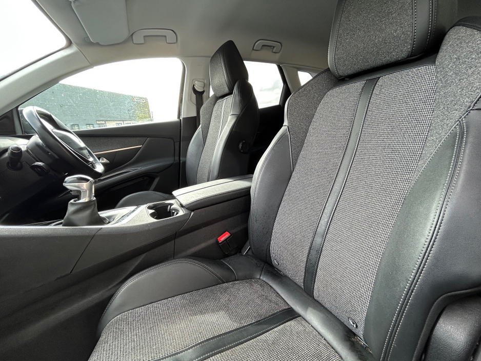 2019 Peugeot 3008 - image 9